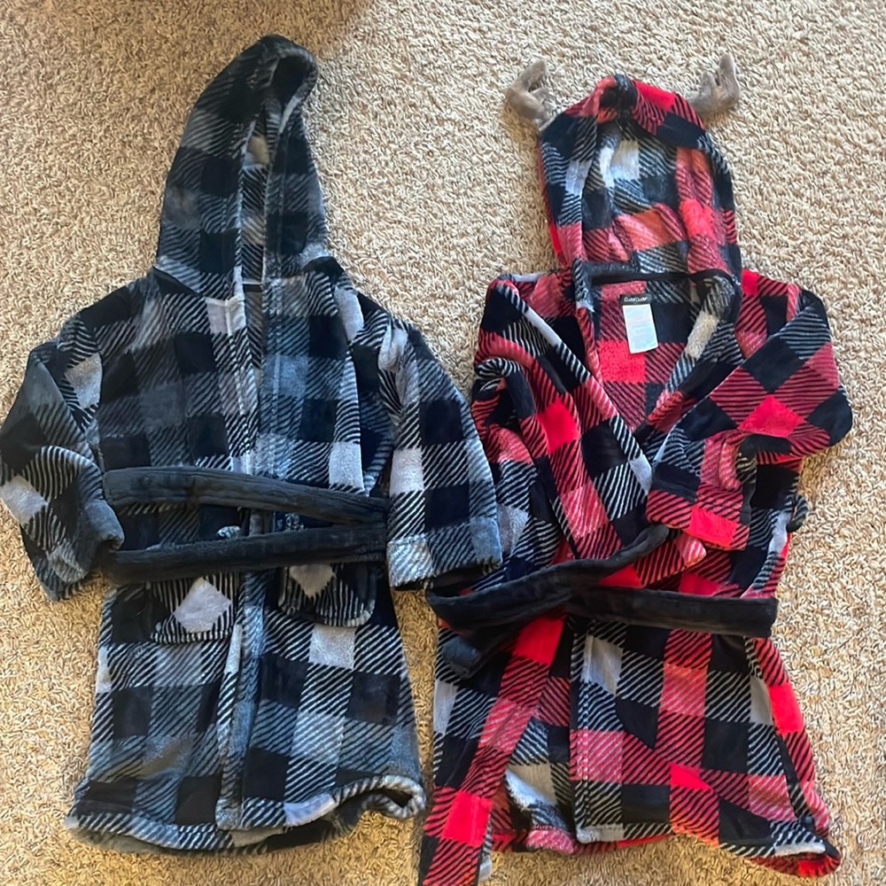 2 fleece robes size 4/5